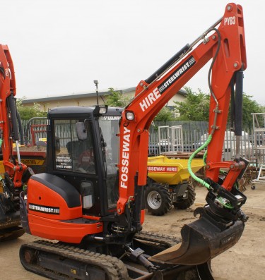 Tiltrotator Hire a mini digger with tilt rotator